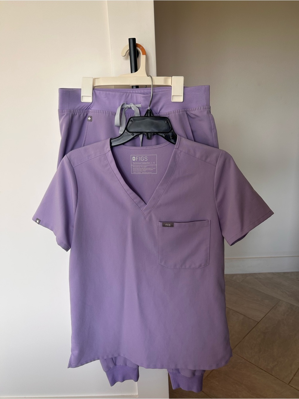 Figs Women’s V-Neck Top - Lavender